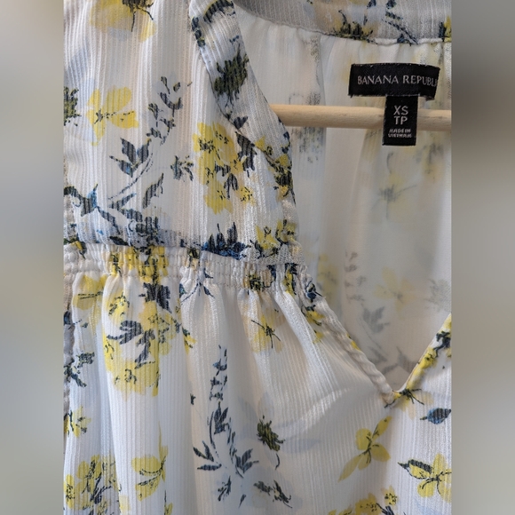 Banana Republic White Romantic Floral Ruffle Sleeve Top Size XS - Picture 2 of 5